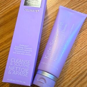 Delikate Soothing Cleanser